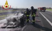 Vigili del fuoco auto in fiamme A4