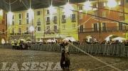 La discesa della Befana in piazza Cavour: le foto