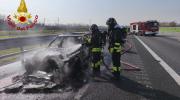 Vigili del fuoco auto in fiamme A4