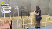 Il video: sequestrate migliaia di lampade e sedie di marca contraffatte