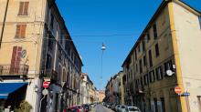 Due passi fotografici sul corso per Porta Milano
