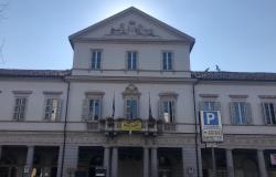 Vercelli: modifiche alla circolazione in piazza Municipio