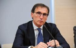 Boccia: 'Ristori per tutte le attività chiuse'. Ma cresce l'ansia dei licenziamenti