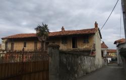 Un'area pubblica lungo la strada verso il santuario di Miralta