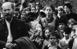 "Spaventosa follia che riporta indietro la storia di ottanta anni"