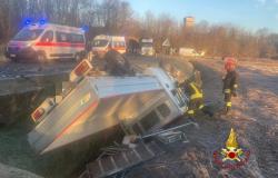Rovasenda: due auto fuori strada