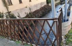 Corso Fiume: "Quella ringhiera è pericolosa"