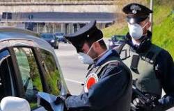 Incendiata un'auto parcheggiata in strada