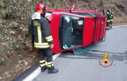 Valduggia: si ribalta con l'auto, una persona ferita