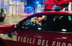 Cadono calcinacci da un balcone in corso Libertà