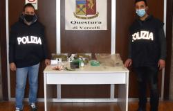 Un via vai nell'appartamento per la marijuana: arrestato