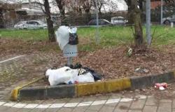 Parcheggio cimitero: abbandonano rifiuti, beccati e multati