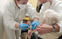 Piemonte: "Gli over 70 vaccinati solo entro il 2 maggio"
