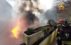 Varallo: incendio al magazzino di una ditta