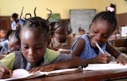 Alunni scrittori per comprare materiale per le scuole di Isiolo
