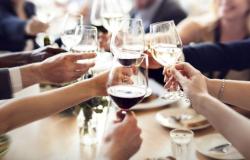 Estate senza tavolate: al ristorante al massimo in quattro 