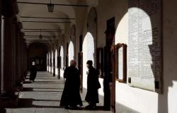 Per il video cinque personaggi in cerca di attore
