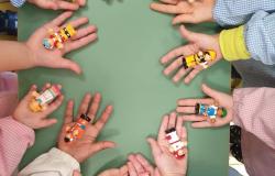 Nuovi giochi alla scuola per l'infanzia