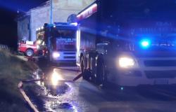 Incendio nella notte a Cascine Strà