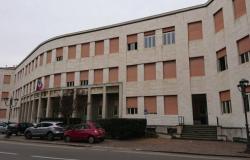 Vietata la circolazione nel controviale attiguo al Liceo scientifico