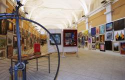Santhià: saldi e arte con opere nelle vetrine dei negozi