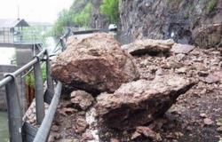 Strada per Vintebbio chiusa al traffico per caduta massi
