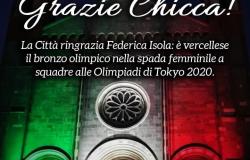 Sant'Andrea illuminato con il tricolore in onore di Federica Isola