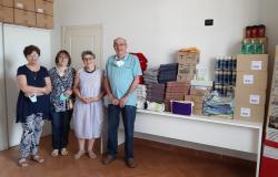 Avulss dona prodotti per l'igiene agli ospiti del dormitorio
