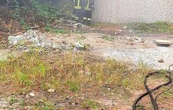 Incendio nell'area dietro alla stazione ferroviaria