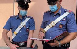 Lenta: minaccia la madre e picchia la ex con una catena, arrestato