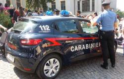 Vercelli: ruba il cellulare a due studenti, arrestato