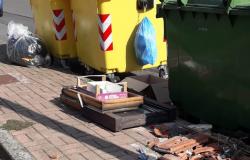 Via Bezzecca: "Rifiuti sul marciapiede, una indecorosa e costante realtà"