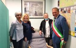 Allattamento: donate due poltrone al Comune di Vercelli