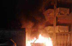 Trino: in fiamme un'autovettura 