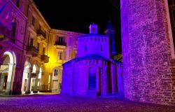 A Biella il Battistero si colora di viola