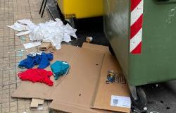 Via Pietro Micca: "Marciapiede occupato dalla spazzatura"
