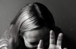 Accusato di violenza sessuale mentre lei stava dormendo