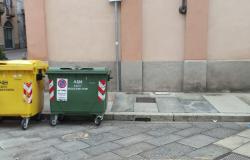 Corso Libertà: "Nel parcheggio per disabili c'è un bidone della spazzatura..."