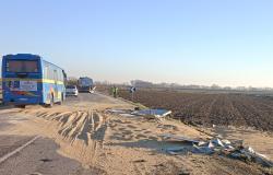 Camion si ribalta sulla strada per Collobiano, viabilità bloccata