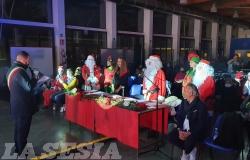 A Trino va in scena il matrimonio tra Babbo Natale  e la Befana