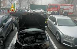 Auto in fiamme in corso Palestro