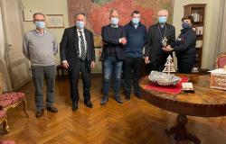 Statuina del presepe in dono all'arcivescovo Arnolfo