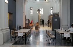 Riaperto l'hub vaccinale di Santa Chiara