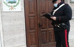 Greggio: danneggia la porta del Comune dopo 2 multe prese all'autovelox