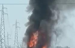 Camion in fiamme: chiusa la Ss11 tra via Manzone e l'uscita per Vercelli