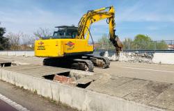 Vercelli, cavalcaferrovia: proseguono i lavori di smantellamento 