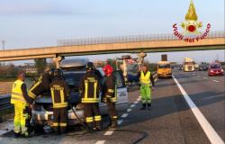 Balocco: auto in fiamme sull'autostrada A4