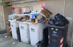 Via Benadir: "Bidoni della carta strapieni e raccolta mai puntuale"