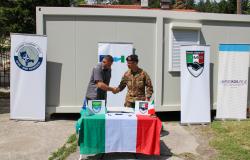 Kosovo: soldati Italiani donano un container per dispositivi ortopedici