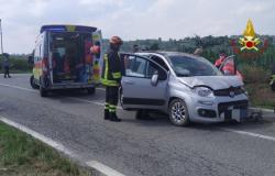Moncrivello: esce di strada con l'auto, una persona ferita
